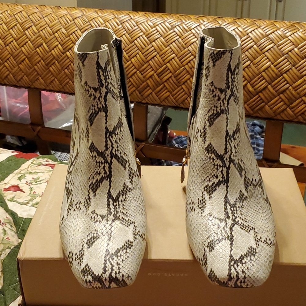 BOOTS